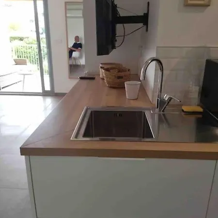 Appt St Tropez ,magnifique T2, 2 Piscines ,terrasse, Emplacement Ideal ,front De Mer,parking , à 2 Pas Du Centre , Magnifique Résidence * Saint-Tropez
