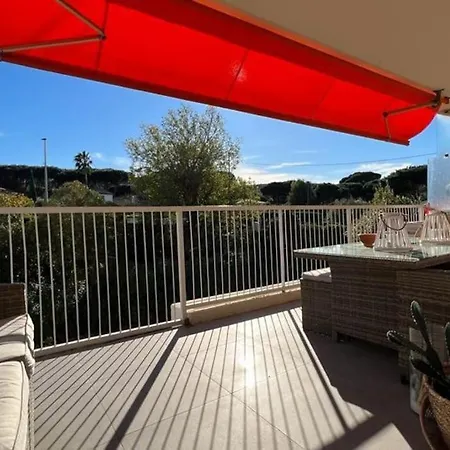 Appt St Tropez ,magnifique T2, 2 Piscines ,terrasse, Emplacement Ideal ,front De Mer,parking , à 2 Pas Du Centre , Magnifique Résidence *