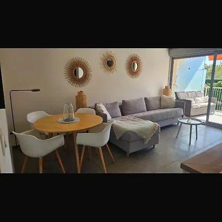 Appt St Tropez ,magnifique T2, 2 Piscines ,terrasse, Emplacement Ideal ,front De Mer,parking , à 2 Pas Du Centre , Magnifique Résidence *